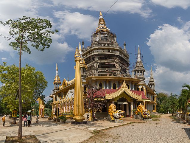Tiger Cave Temple's location amidst a dense tropical forest provides an added layer of awe to the spiritual experience.