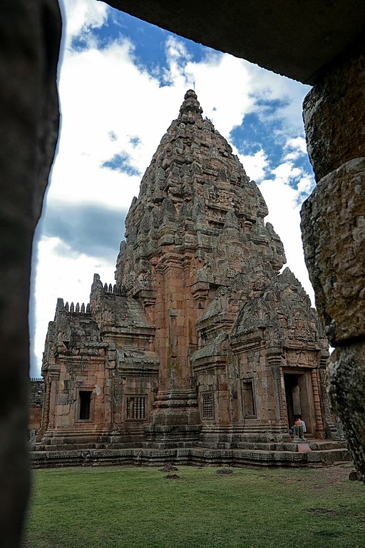 Phanom Rung Castle, also known as Prasat Hin Phanom Rung, is a Khmer temple complex located in the Buriram Province of Thailand. 