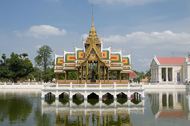 Bang Pa-in Palace It is a beautiful and historical palace. Located in Phra Nakhon Si Ayutthaya Province, Thailand, this palace is famous for its beautiful architecture.