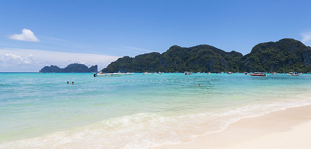 Phi Phi Island is an escape that attracts tourists from all over the world. 