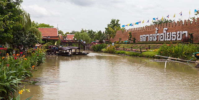 Ayothaya Floating Market is a lively and culturally rich tourist attraction located in Phra Nakhon Si Ayutthaya Province, Thailand.