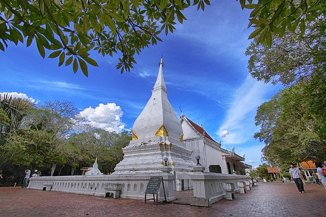 Phra That Si Song Rak is a culturally important and historical Buddhist pagoda located in Thailand.