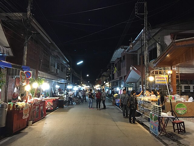 Tucked away in the northeastern region of Thailand, Chiang Khan Walking Street offers visitors a charming and nostalgic experience that transcends time. 