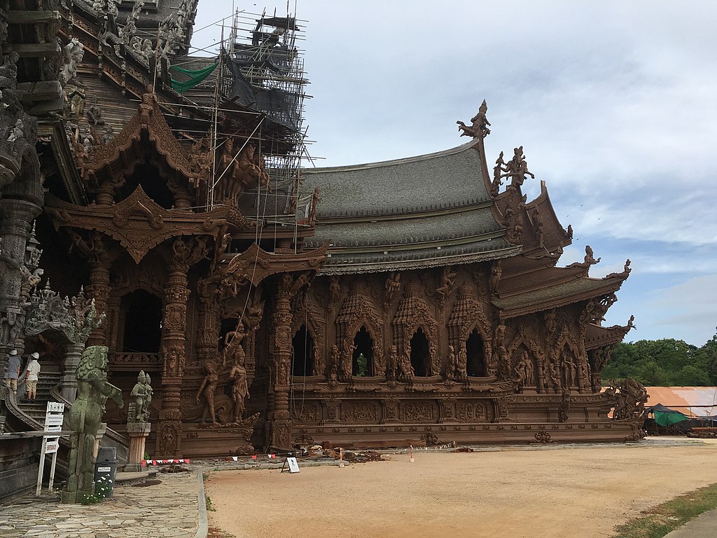 Prasat Sut Ja-Tum" in Thai, is an awe-inspiring and intricately crafted wooden temple located in Pattaya, Thailand.
