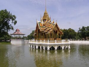 Bang Pa-in Palace It is a beautiful and historical palace. Located in Phra Nakhon Si Ayutthaya Province. It is famous for its beautiful architecture. tranquil garden