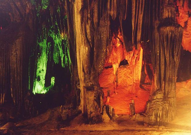 Khao Bin Cave is not just a place to admire. It is the ideal destination for adventure seekers.