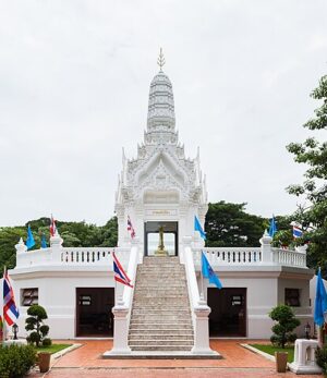 Ayutthaya City Pillar Shrine: Guardian of Ancient Legacies