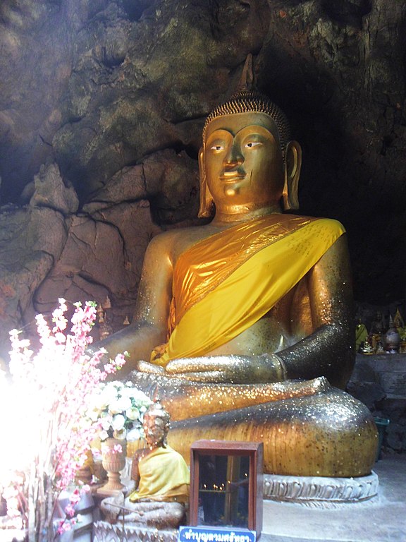 Khao Luang Cave: Thailand's Majestic Underground Wonder
Nestled in the heart of Phetchaburi Province