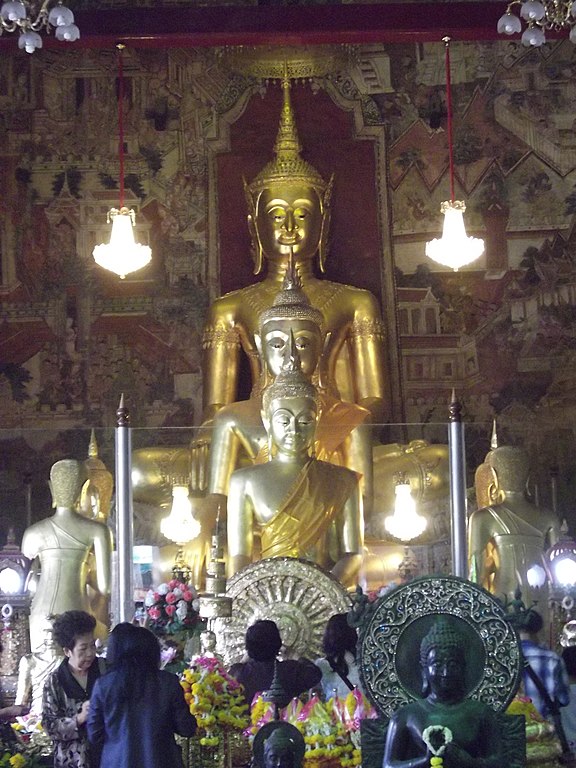 Wat Mahathat Worawihan, Phetchaburi