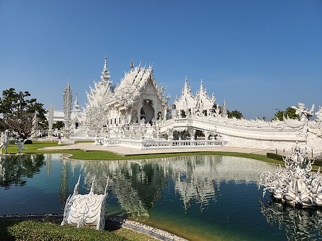 Discover the captivating allure of Wat Rong Khun in Chiang Rai, Thailand – a mesmerizing fusion of traditional Thai architecture and contemporary art.